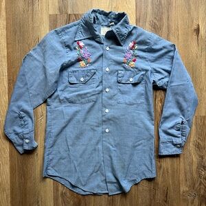 Vintage JCPenneys Big Mac Denim Shirt Embroidered floral design Skier Chambray